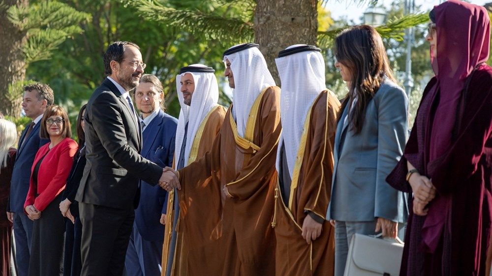 جرت لسموه مراسم استقبال رسمية.. رئيس الدولة يصل إلى القصر الرئاسي في نيقوسيا يرافقه الرئيس القبرصي