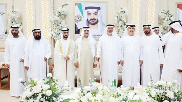 نهيان بن مبارك يحضر أفراح مواطنين في العين