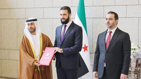 سفير الإمارات يقدم أوراق اعتماده إلى الرئيس السوري