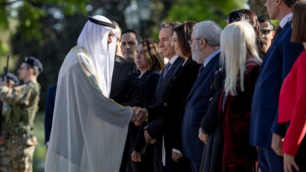 جرت لسموه مراسم استقبال رسمية.. رئيس الدولة يصل إلى القصر الرئاسي في نيقوسيا يرافقه الرئيس القبرصي