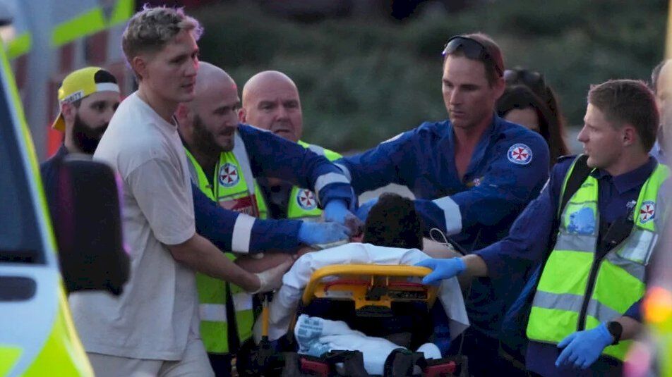 عاجل.. مذبحة تسفر عن مقتل وإصابة عشرات اليهود في أستراليا (فيديو)