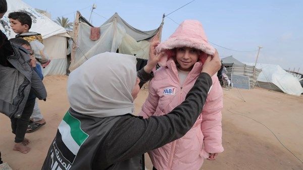 الإمارات تخفف معاناة نازحي غزة خلال الشتاء