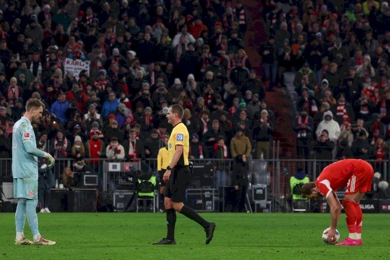 بطولة ألمانيا: كاين ينقذ بايرن من الخسارة الأولى ودورتموند يفرط بانتزاع المركز الثاني ويدفع ثمن طرد شقيق بيلينغهام