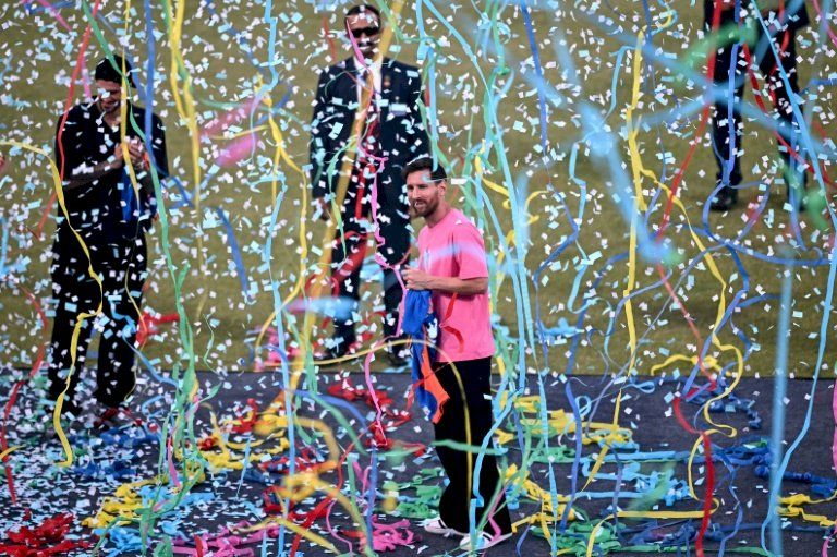 ميسي يختتم جولته الهندية حيث عاش "مباشرة كل هذا الحب والدعم"