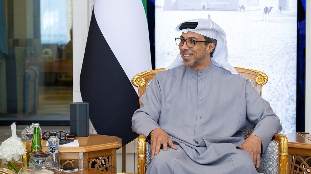 منصور بن زايد يستقبل وزير الشؤون الخارجية الهندي