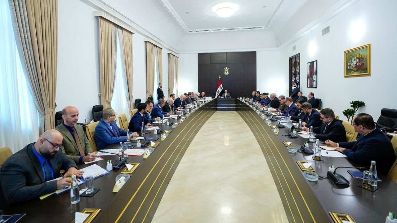 قرارات حكومية "حاسمة وقوية" بينها تخص "توحيد سلم الرواتب" والبطاقة التموينية