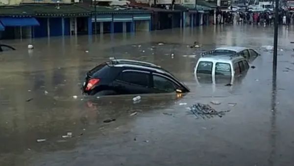 فيضانات مفاجئة في المغرب تودي بحياة 21 شخصاً