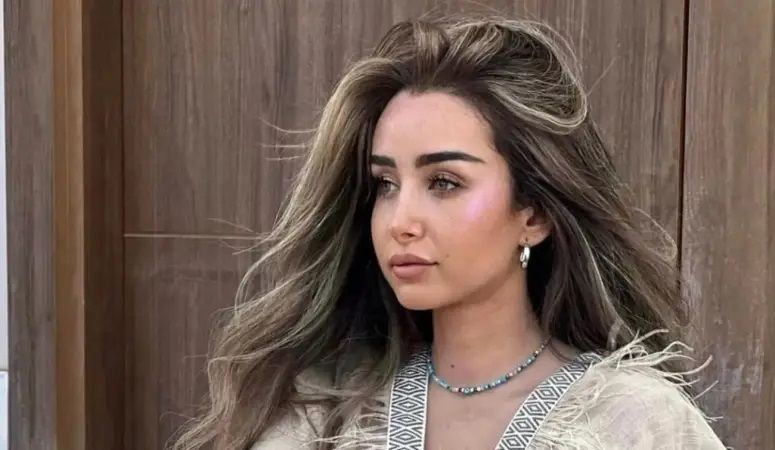 هنا الزاهد تتألق في أحدث ظهور بإطلالة كاجوال