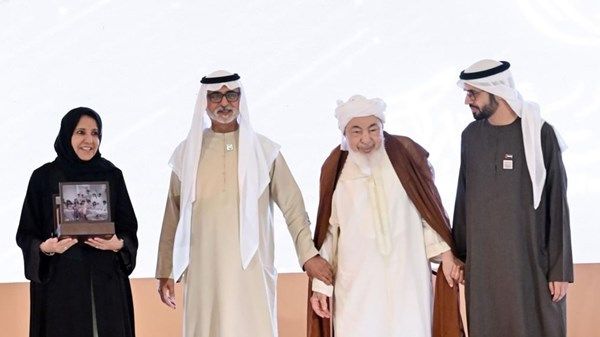 مجلس الإمارات للإفتاء الشرعي يكرم الشيخة فاطمة بنت مبارك تثميناً لدعمها المتواصل لقضايا الأسرة