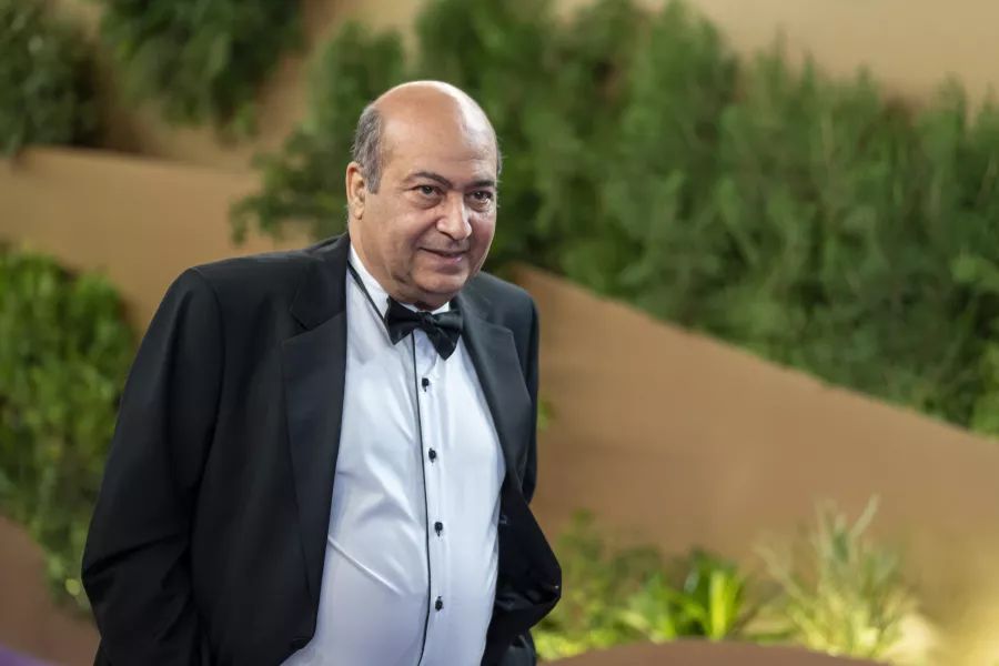 طارق الشّناوي يحدّد موقفه من فيلم “السّتّ” لمنى زكي