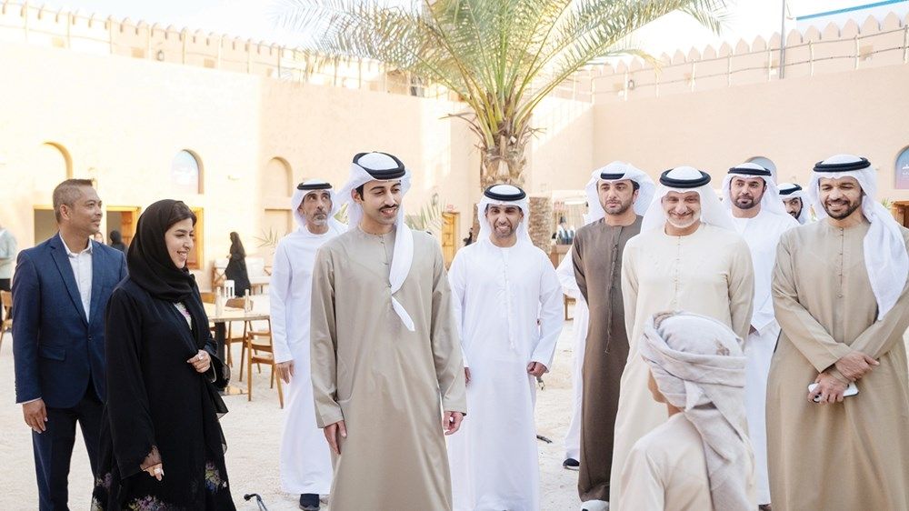 ياس بن حمدان بن زايد يفتتح جناح مشروع الغدير للحِرف الإماراتية