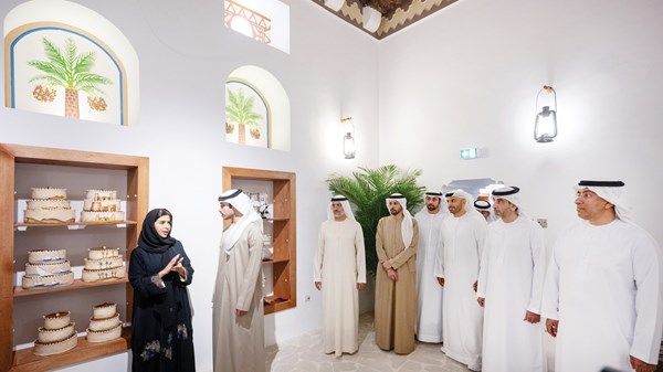 ياس بن حمدان بن زايد يفتتح جناح مشروع الغدير للحِرف الإماراتية