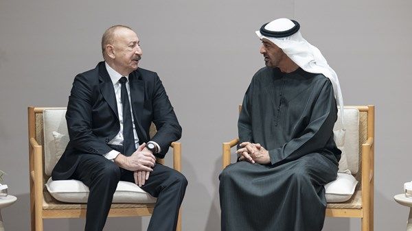 رئيس الدولة ورئيس أذربيجان يبحثان العلاقات الثنائية