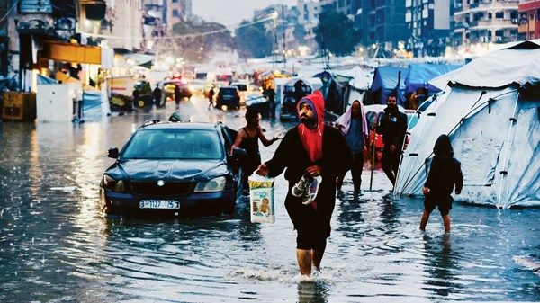 مسؤولون في منظمات إغاثية وأممية لـ«الاتحاد»: تحديات إنسانية تواجه أهالي غزة مع حلول الشتاء
