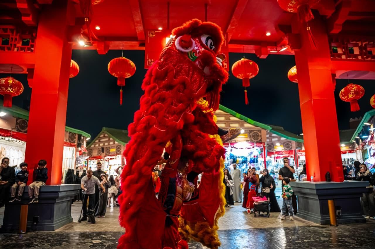 “بوليفارد وورلد”… رحلة عالمية تضم أكثر من ١٣٠ عرضًا يوميًا يؤديها نحو ٢٠٠ عارض