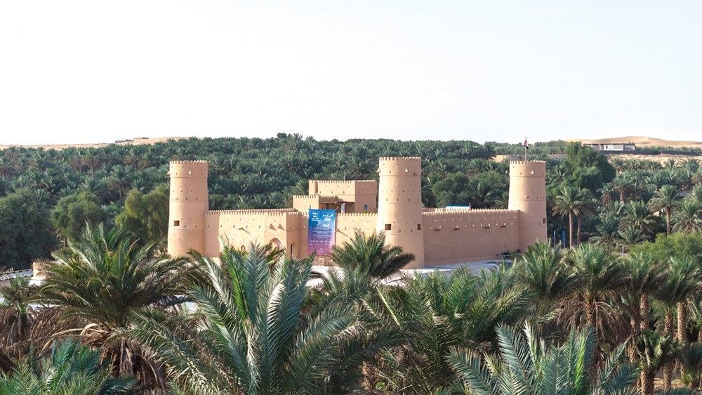 ياس بن حمدان بن زايد يفتتح جناح مشروع الغدير للحِرف الإماراتية