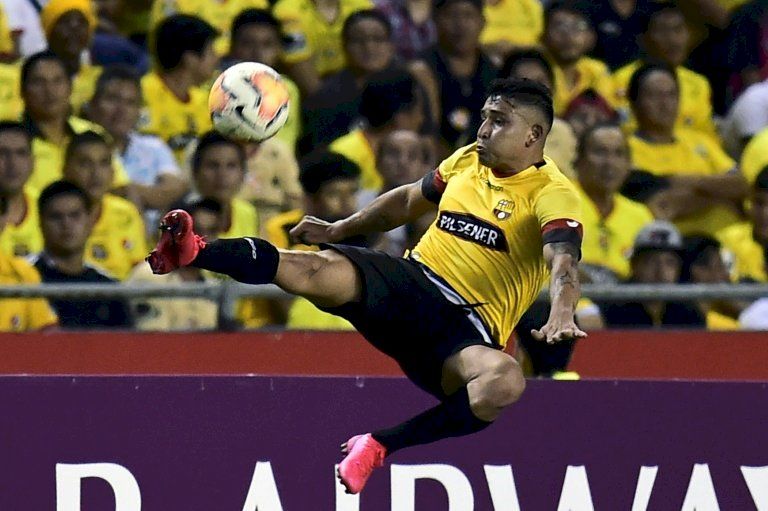 مقتل المدافع الإكوادوري ماريو بينيدا رميا بالرصاص