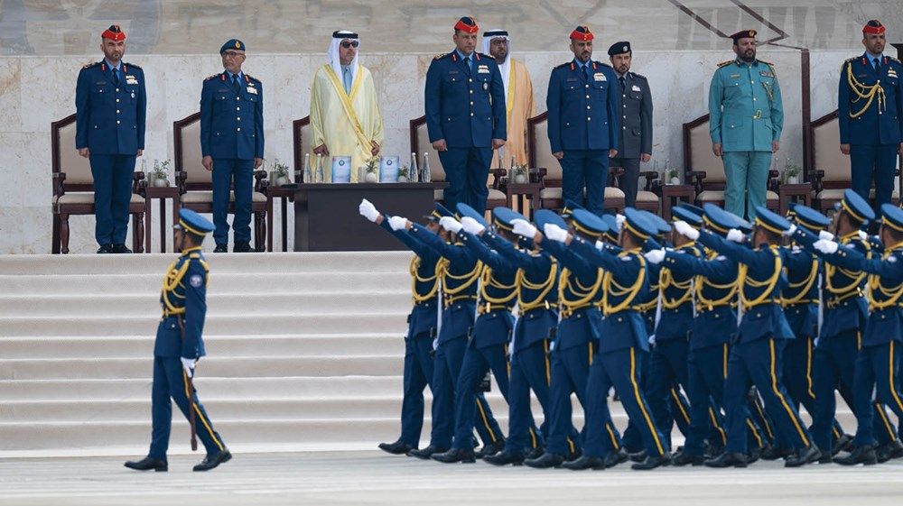 هزاع بن زايد يشهد حفل تخريج كلية خليفة بن زايد الجوية