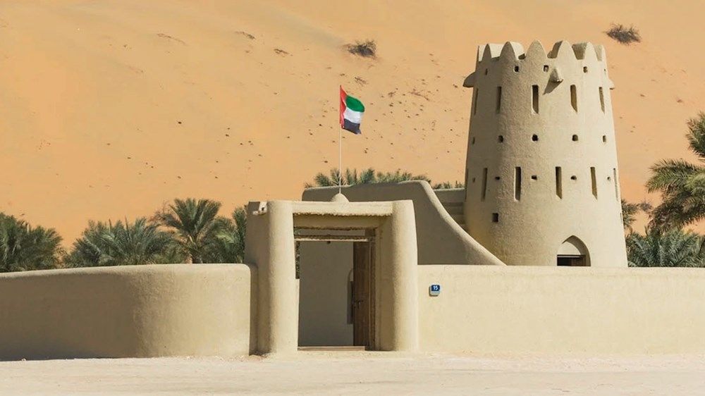 «قلاع ليوا».. نوافذ تطل على التاريخ في رحلة بـ 4 وجوه