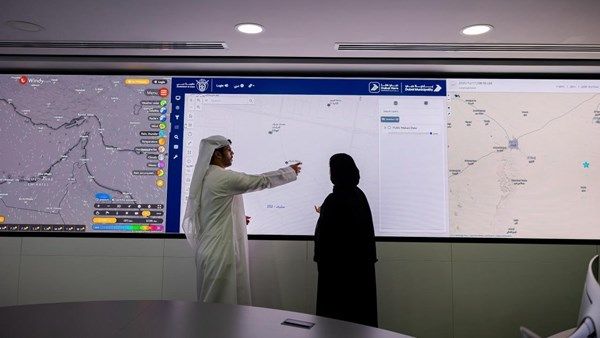 بلدية دبي: الفرق تعمل على مدار الساعة لمعالجة آثار الحالة الجوية