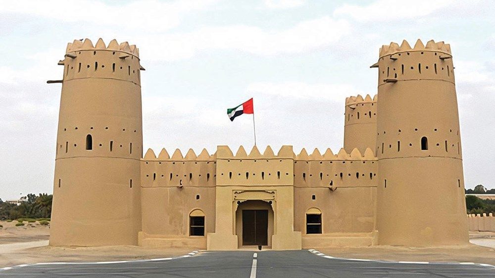 «قلاع ليوا».. نوافذ تطل على التاريخ في رحلة بـ 4 وجوه