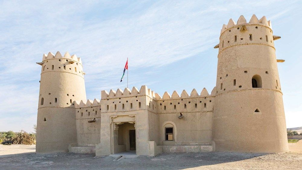 «قلاع ليوا».. نوافذ تطل على التاريخ في رحلة بـ 4 وجوه