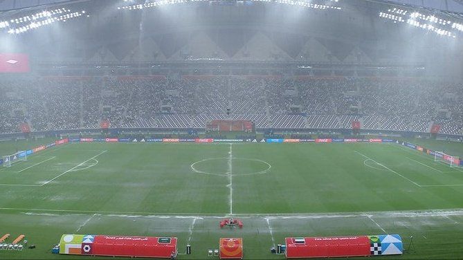 عاجل.. هل تهدد السيول نهائي كأس العرب بين المغرب والأردن؟ (فيديو)
