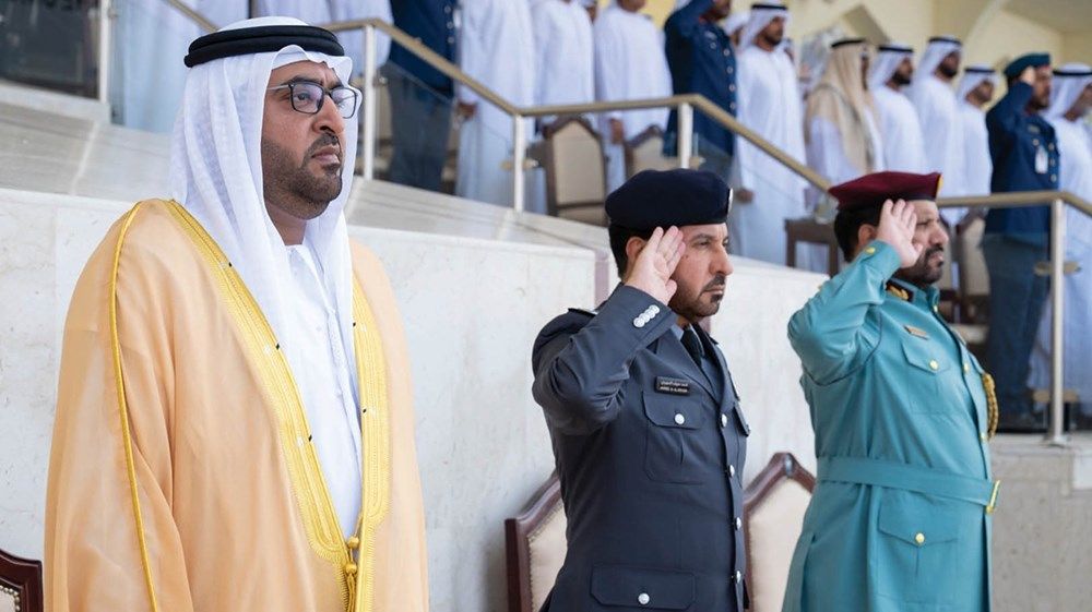 هزاع بن زايد يشهد حفل تخريج كلية خليفة بن زايد الجوية