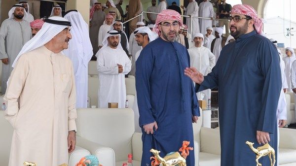 حاكم أم القيوين يشهد منافسات اليوم الختامي من مهرجان أم القيوين لسباقات الهجن العربية الأصيلة