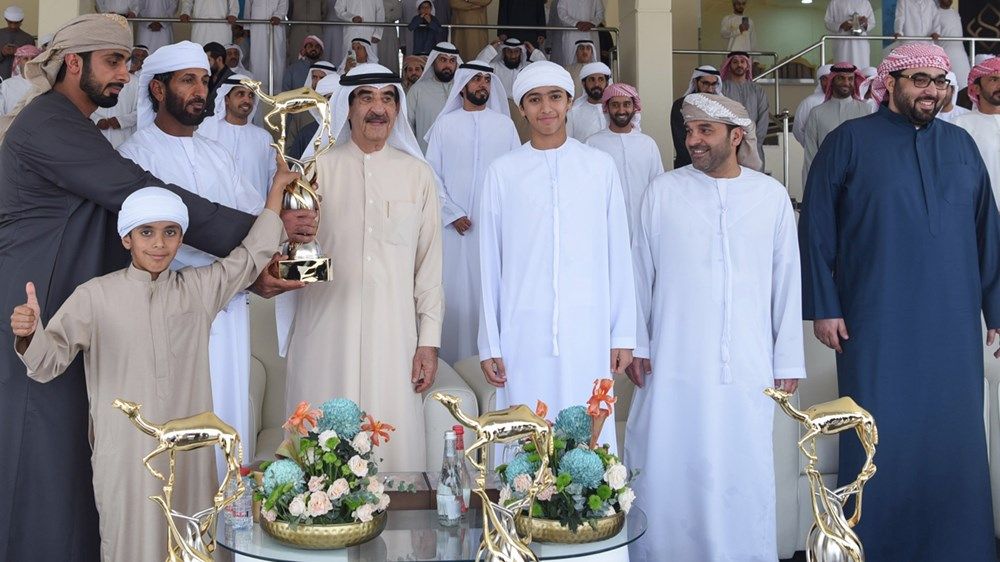 حاكم أم القيوين يشهد منافسات اليوم الختامي من مهرجان أم القيوين لسباقات الهجن العربية الأصيلة