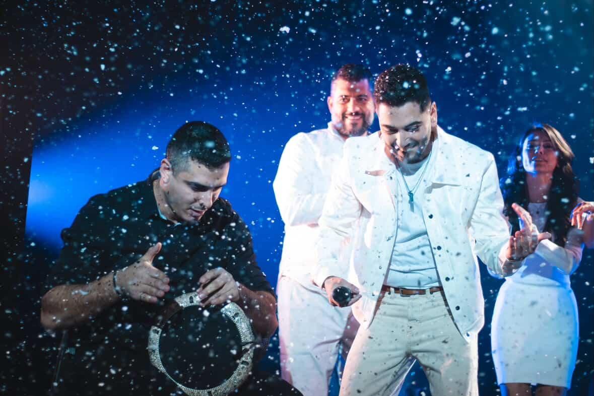 بالصور- موري حاتم يجمع الثقافات على مسرح واحد في كندا