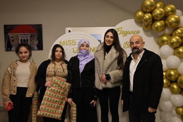 بالصور- بيرلا حرب تحتفي بالأعياد بين أرز الباروك