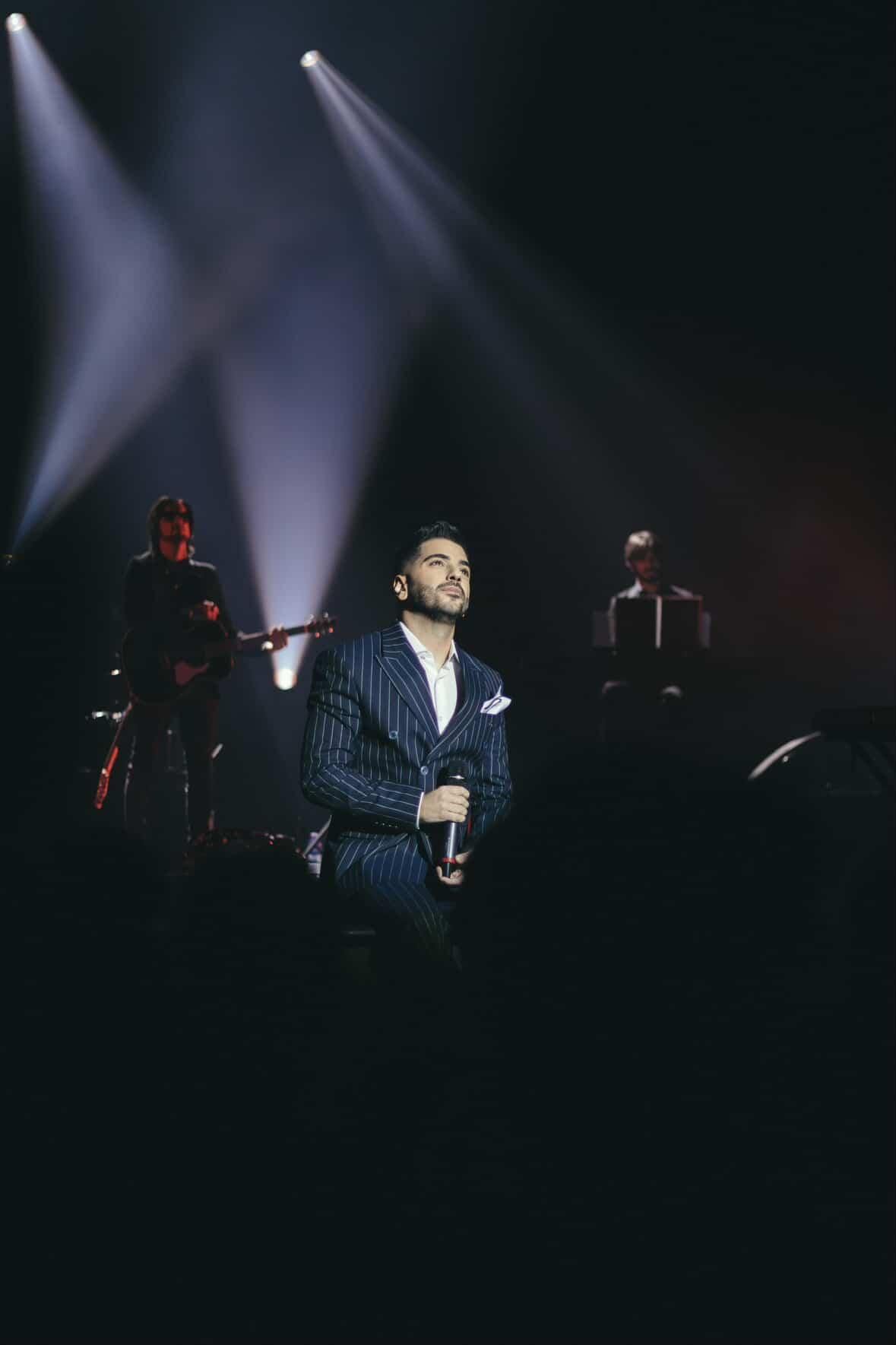 بالصور- موري حاتم يجمع الثقافات على مسرح واحد في كندا