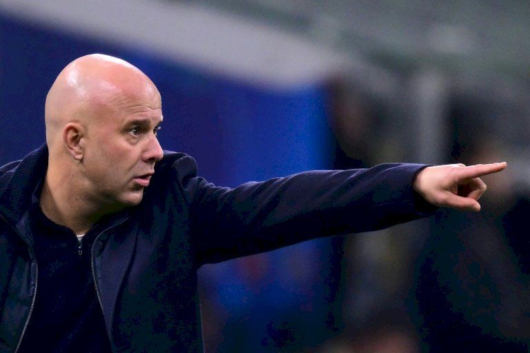 سلوت المتفائل يقول إن ليفربول "تجاوز" أزمة صلاح