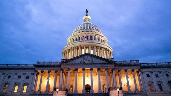 الكونغرس الأميركي يقرّ الرفع النهائي للعقوبات عن سوريا