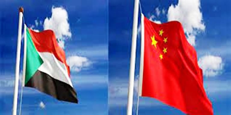 والي البحر الأحمر يبحث مع القائم بالأعمال الصيني آفاق الاستثمار في الصيد والزراعة