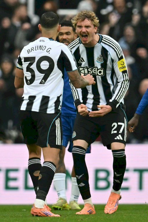 بطولة إنكلترا: تشلسي يقلب تأخره بهدفين ويعود بتعادل ثمين من نيوكاسل