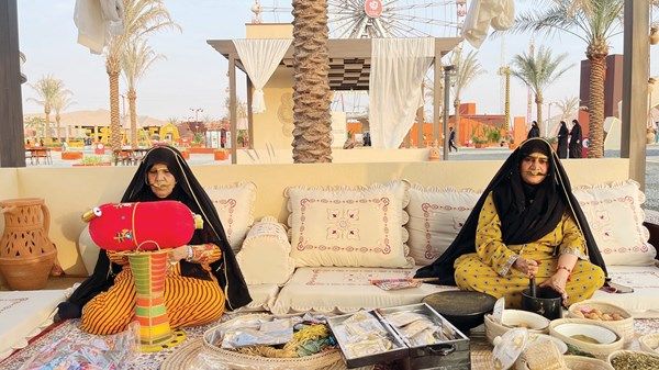 «ليوا الدولي» يحتفي بحِرف الأجداد