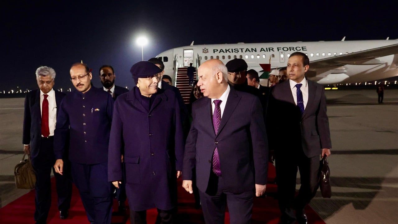 الرئيس الباكستاني يصل إلى بغداد