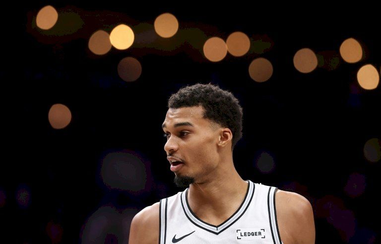 أن بي ايه: خسارة ثالثة لحامل اللقب