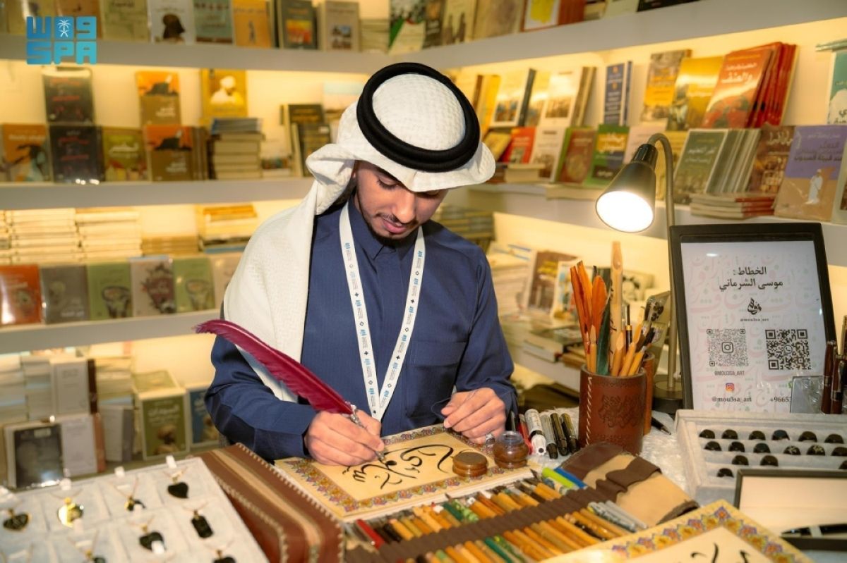 «الخط السعودي» يتألق ويبرز حضوره 
في معرض جدة للكتاب