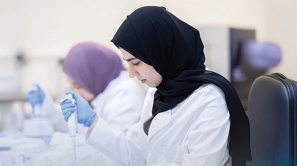 «الجينوم» في «دبي الصحية» ينال اعتماد الكلية الأميركية لعلماء الأمراض