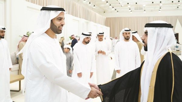 ولي عهد رأس الخيمة يحضر العرس الجماعي التاسع لهذا العام في الإمارة