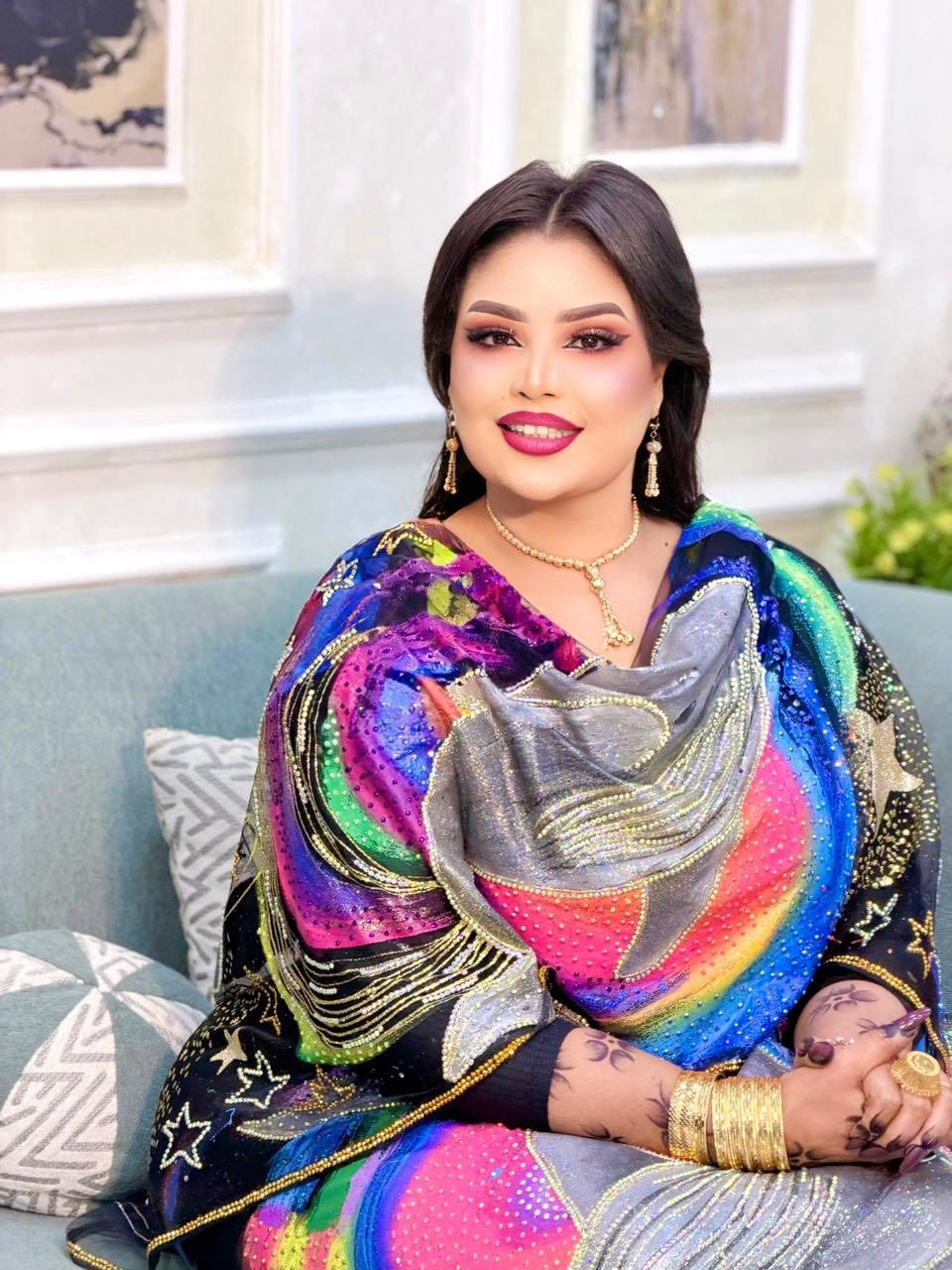 شاهد بالفيديو.. الفنانة توتة عذاب تفاجئ الجميع وتهدي عريس شاركت في حفل زواجه مئات الدولارات على شكل “نقطة” والجمهور: (سبحان الله الحكاية اتعكست)