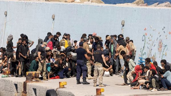 اليونان تنقذ مئات المهاجرين قبالة سواحل "كريت