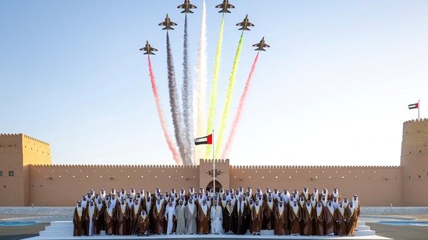 حمدان بن زايد يشهد عرساً جماعياً لـ 86 شاباً من أبناء منطقة الظفرة