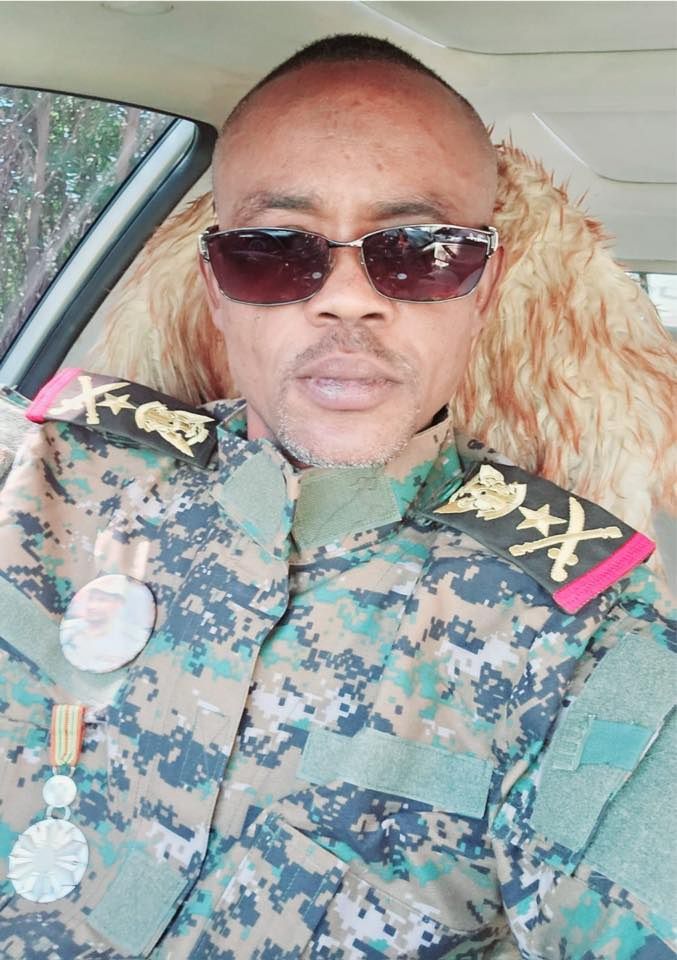 شاهد.. “بقال” ينشر فيديو يكشف عن نجاته من الموت بإعجوبة بعد استهدافه بمسيرة انتحارية خلال فترة عمله مع مليشيا الدعم السريع