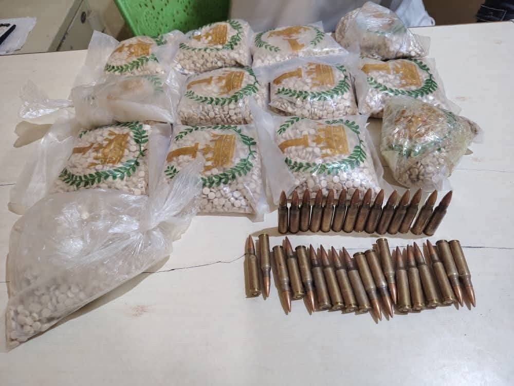 مكافحة التهريب بكسلا تضبط 13 ألف حبة مخدرات وذخيرة وسلاح كلاشنكوف