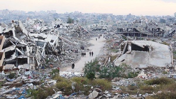 5 قتلى بغارة إسرائيلية على مركز إيواء في غزة