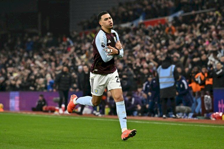 بطولة انكلترا: أستون فيلا يضيق الخناق على أرسنال وسيتي بفوز ثمين على يونايتد